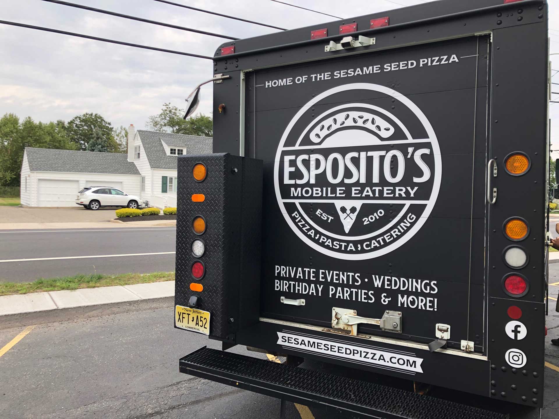 espositos-mobile-eatery-back